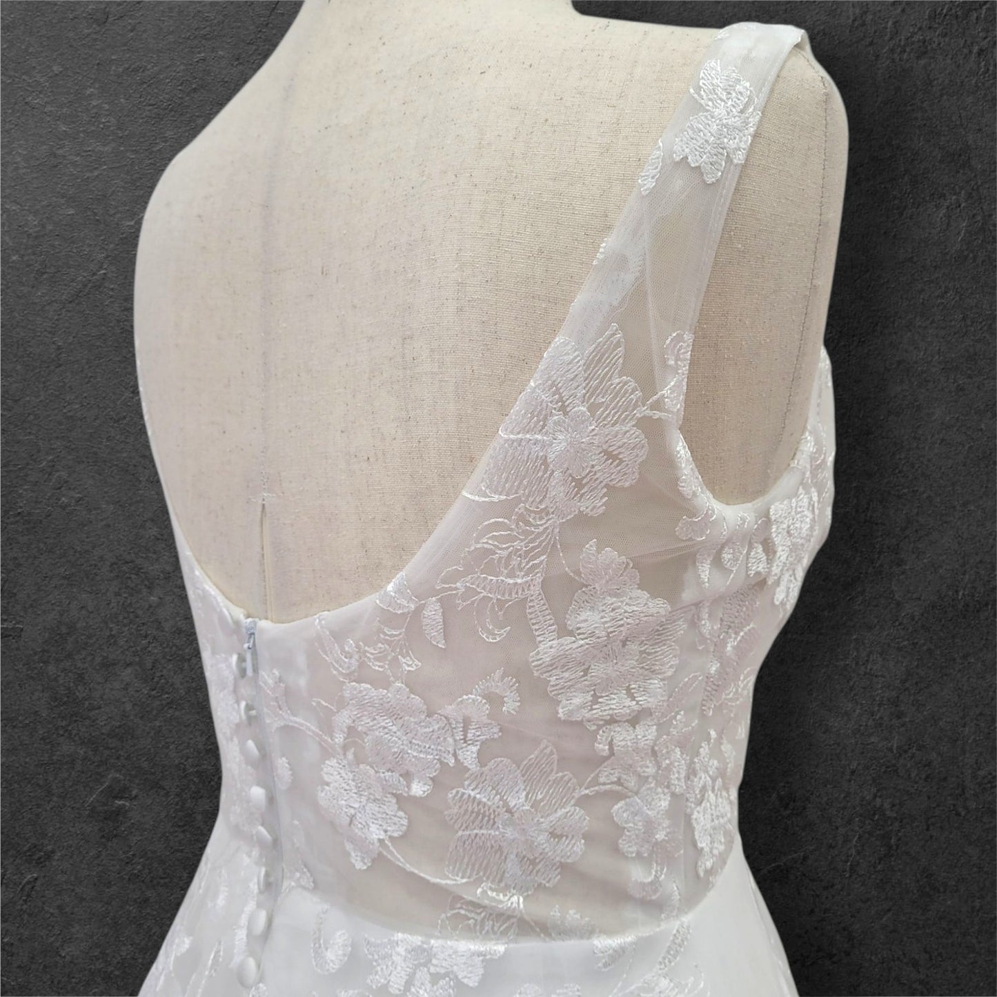 Ballgown Scoop Neck Wedding Dress with Floral Embroidery