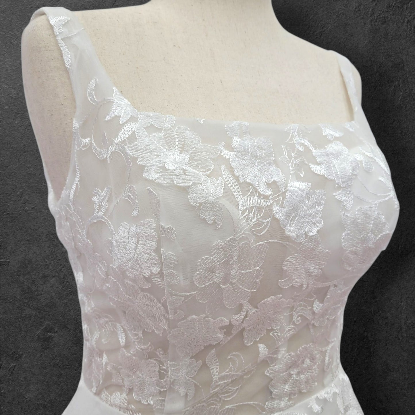 Ballgown Scoop Neck Wedding Dress with Floral Embroidery