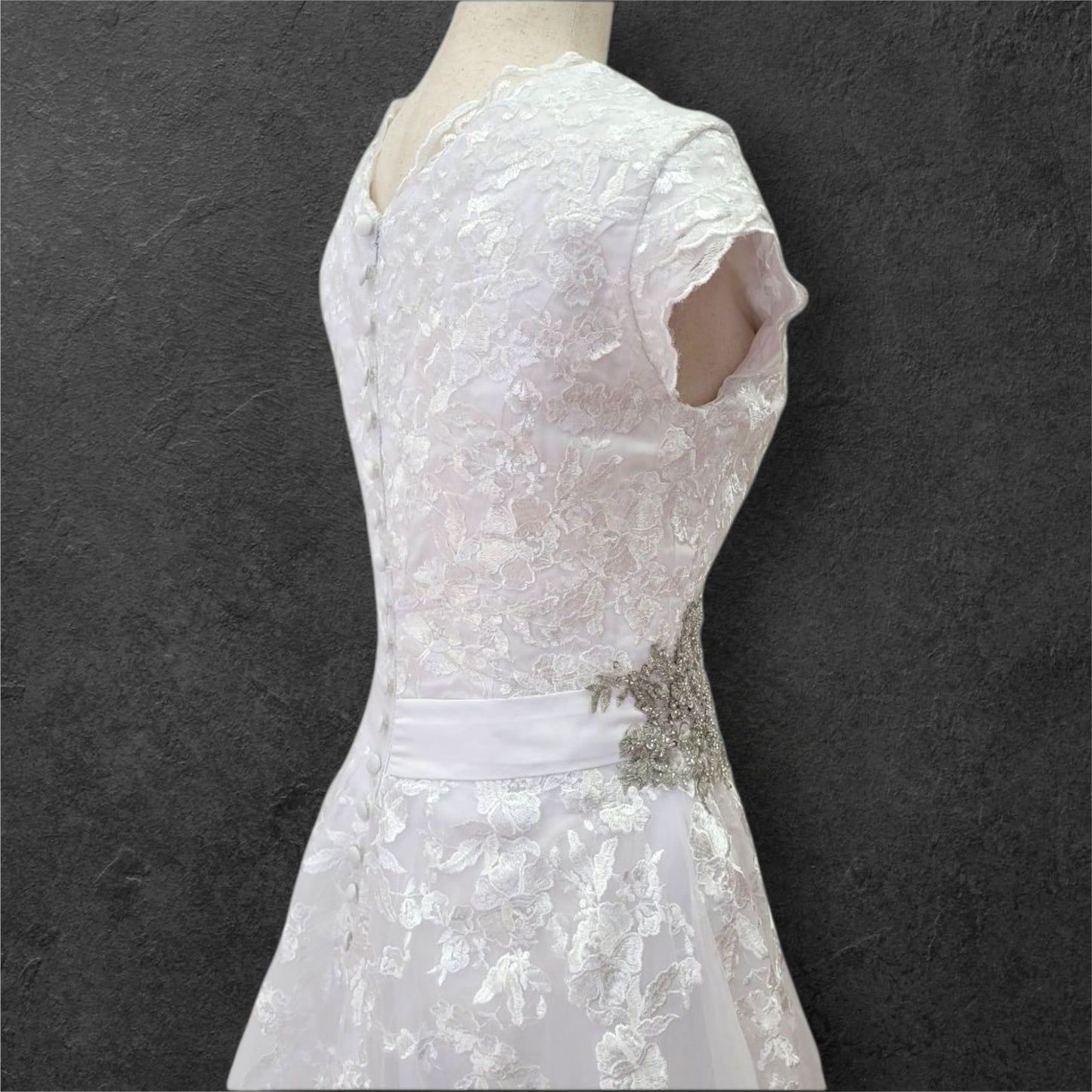 Cap Sleeve A Line Wedding Dress with Floral Appliques on Tulle Skirt with Silver Side Broach