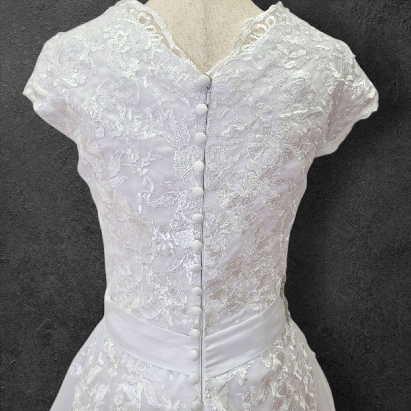 Cap Sleeve A Line Wedding Dress with Floral Appliques on Tulle Skirt with Silver Side Broach