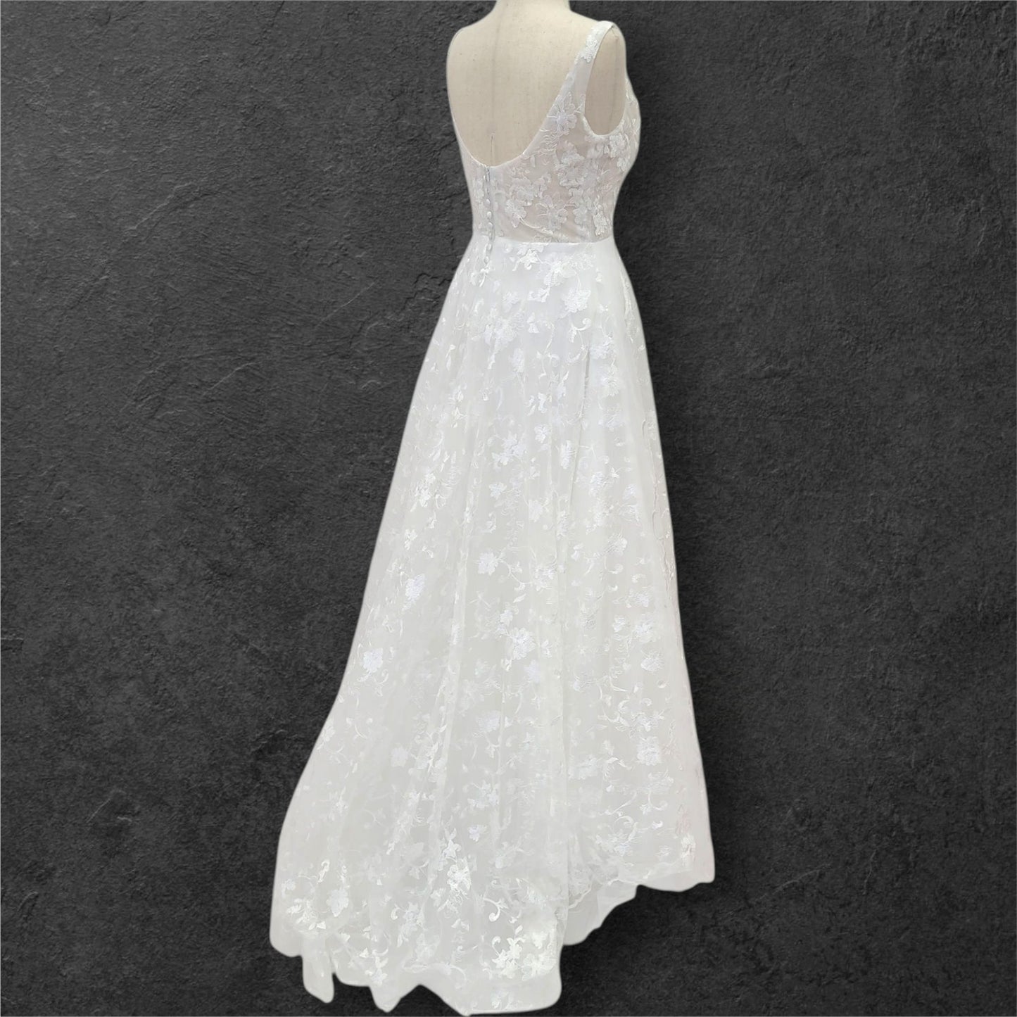 Ballgown Scoop Neck Wedding Dress with Floral Embroidery