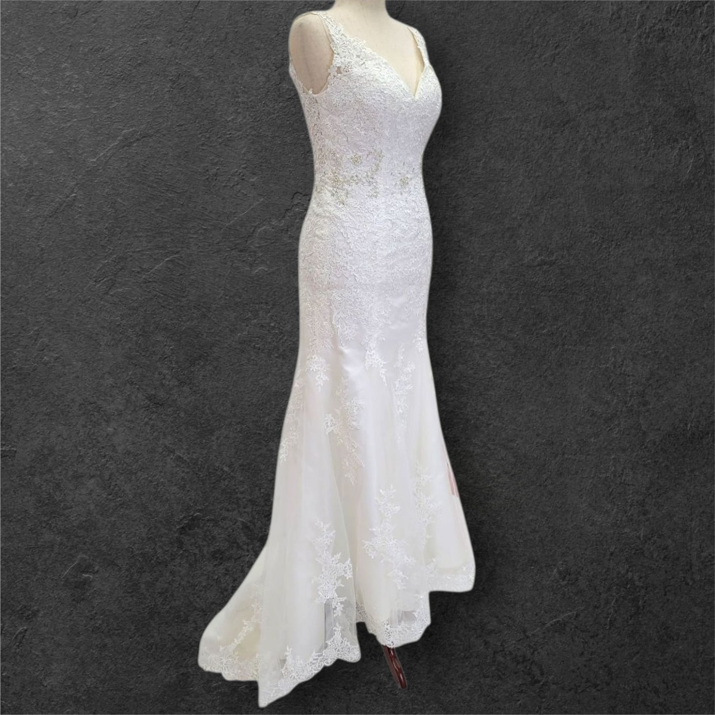 Elegant Fitted Wedding Dress with Low V-Back