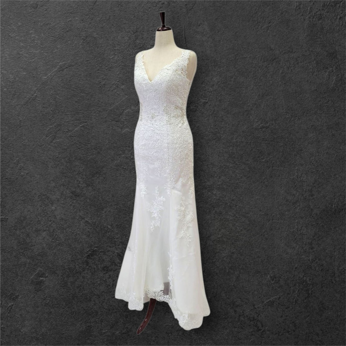 Elegant Fitted Wedding Dress with Low V-Back