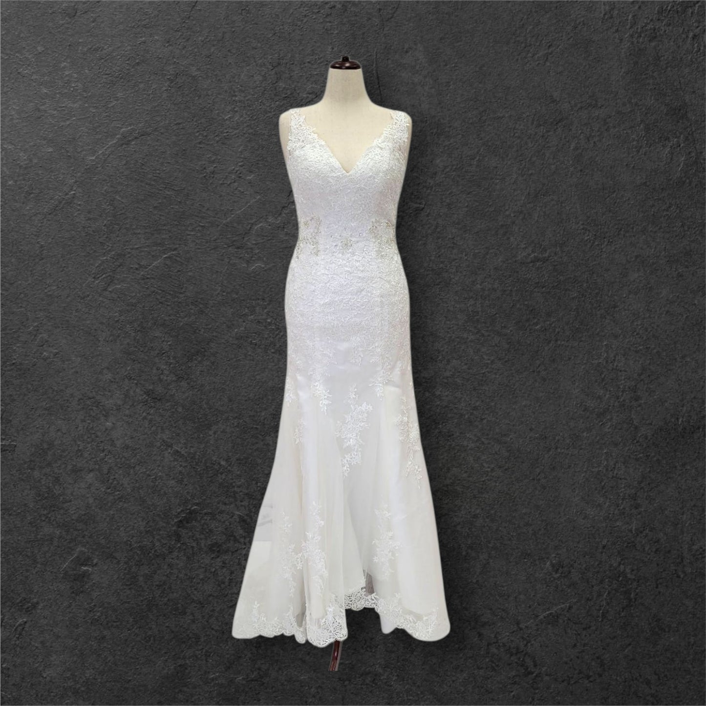 Elegant Fitted Wedding Dress with Low V-Back