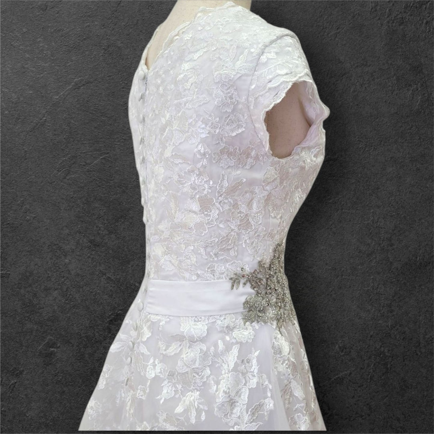 Cap Sleeve A Line Wedding Dress with Floral Appliques on Tulle Skirt with Silver Side Broach