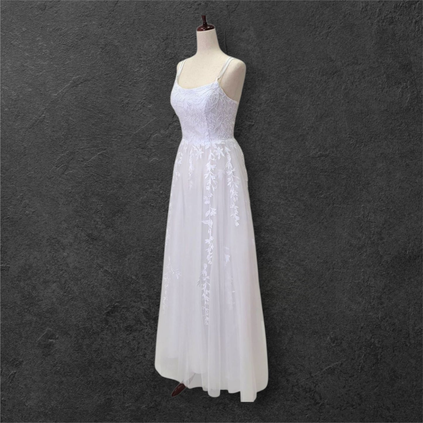 Vine Patterned Scoop Neck Wedding Dress with Tulle Skirt