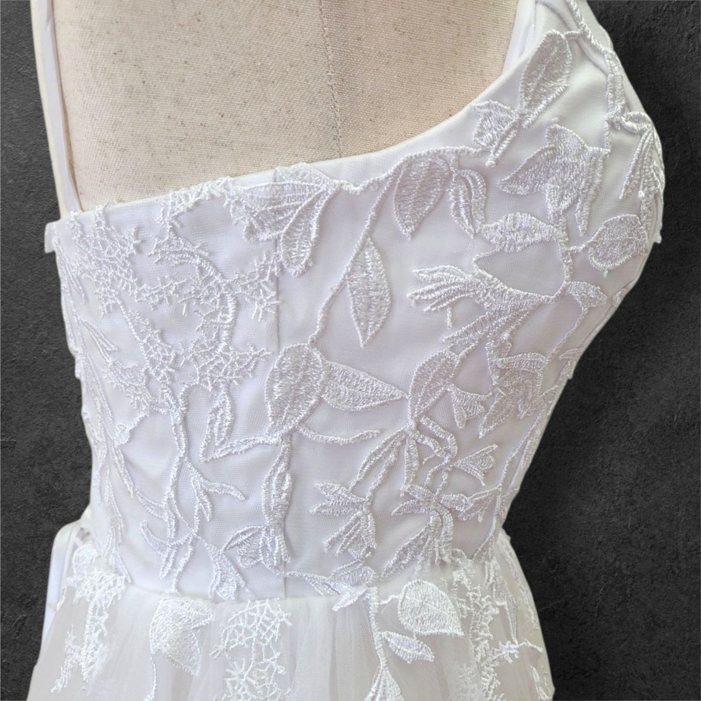 Vine Patterned Scoop Neck Wedding Dress with Tulle Skirt