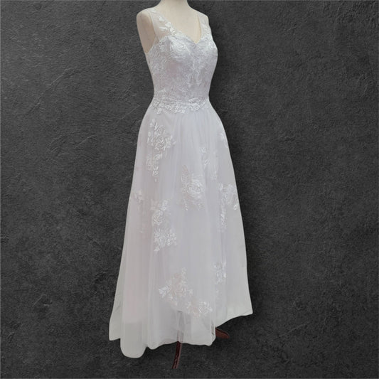 Classic A-Line Wedding Dress with Embroidered Appliques on Tulle