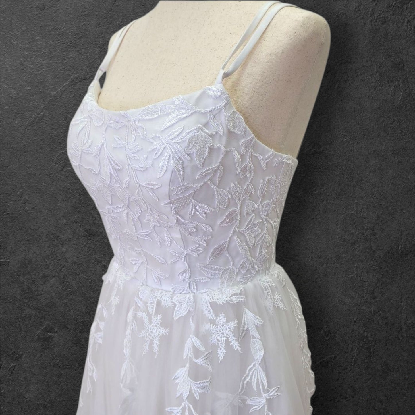 Vine Patterned Scoop Neck Wedding Dress with Tulle Skirt