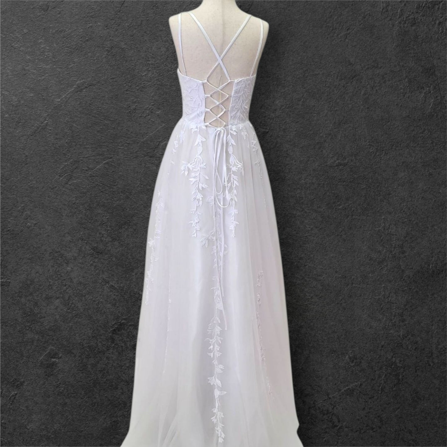 Vine Patterned Scoop Neck Wedding Dress with Tulle Skirt