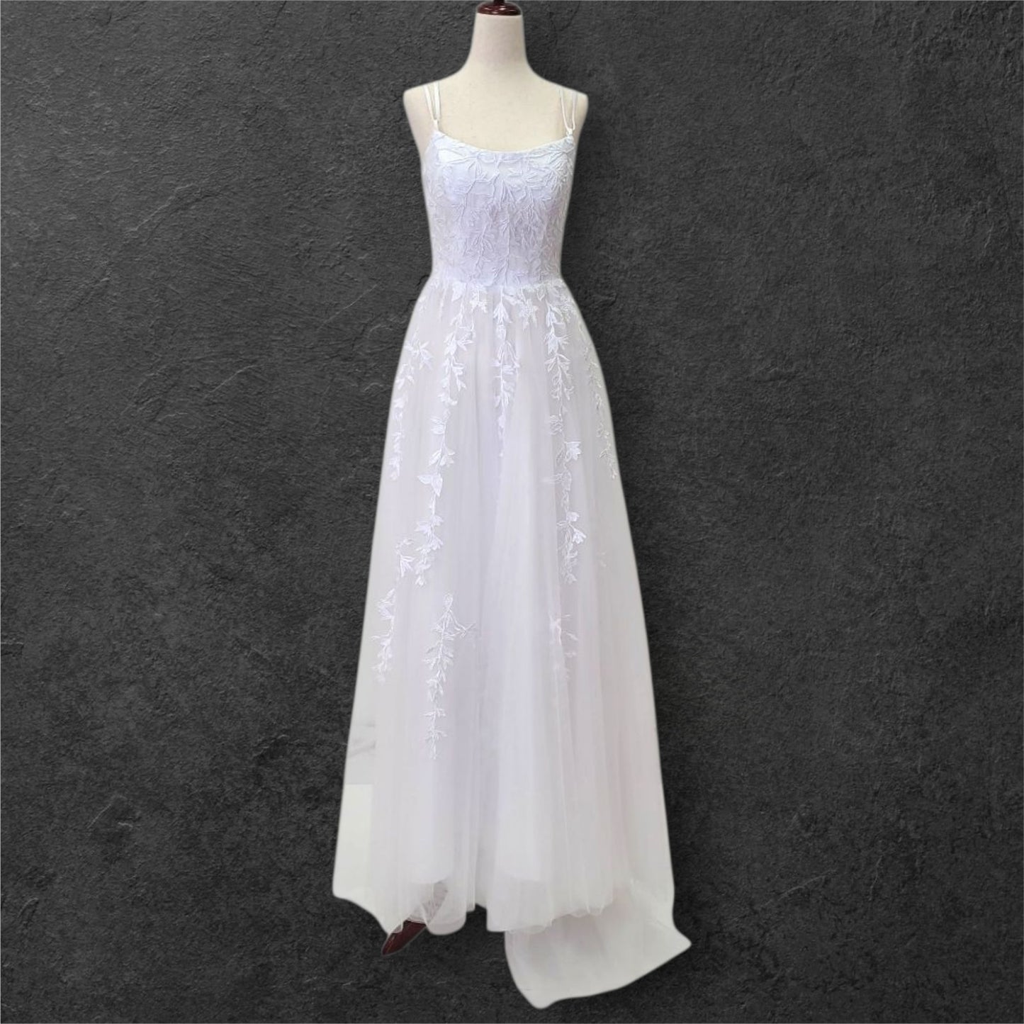 Vine Patterned Scoop Neck Wedding Dress with Tulle Skirt