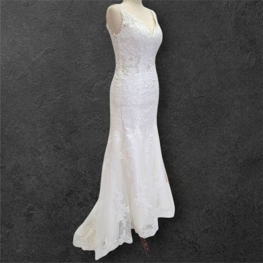 Elegant Fitted Wedding Dress with Low V-Back