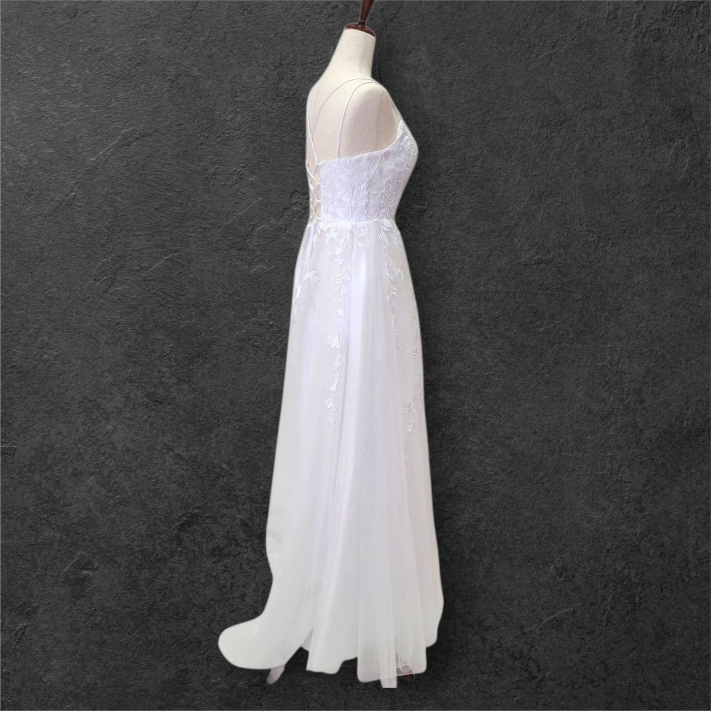 Vine Patterned Scoop Neck Wedding Dress with Tulle Skirt
