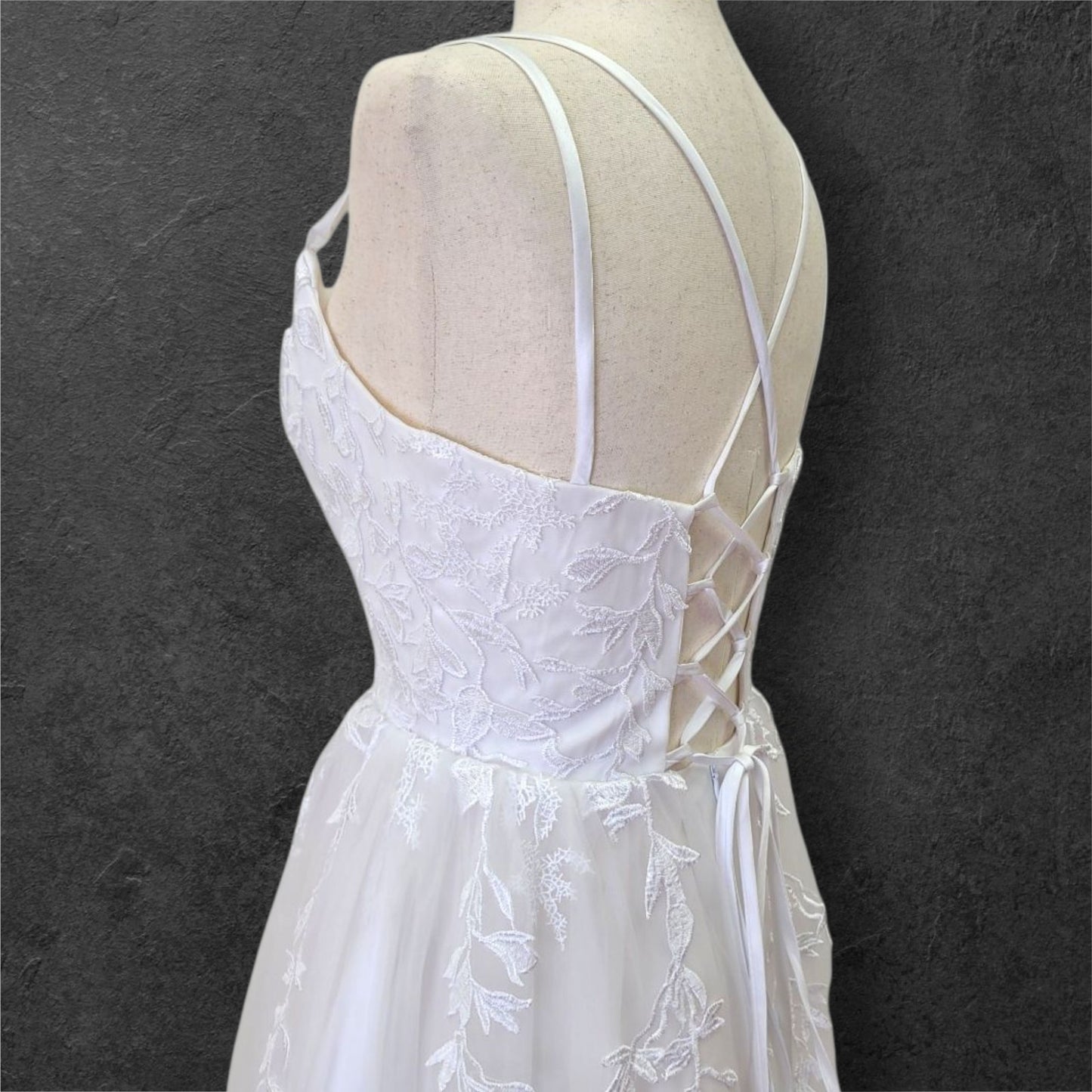 Vine Patterned Scoop Neck Wedding Dress with Tulle Skirt