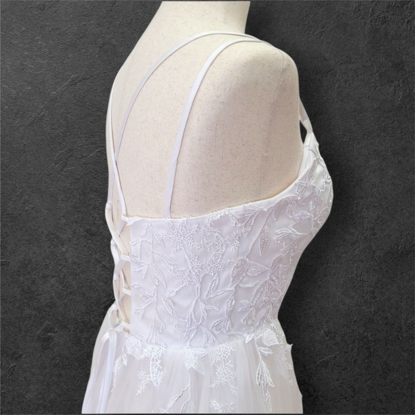 Vine Patterned Scoop Neck Wedding Dress with Tulle Skirt